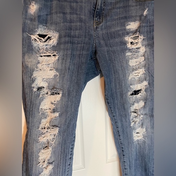 TORRID Distressed Boyfriend Blue Jeans Size 20 32” Inseam Un-cuffed - Picture 8 of 9